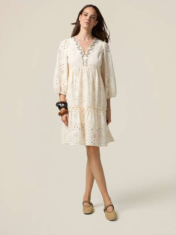 Robe évasée en broderie anglaise