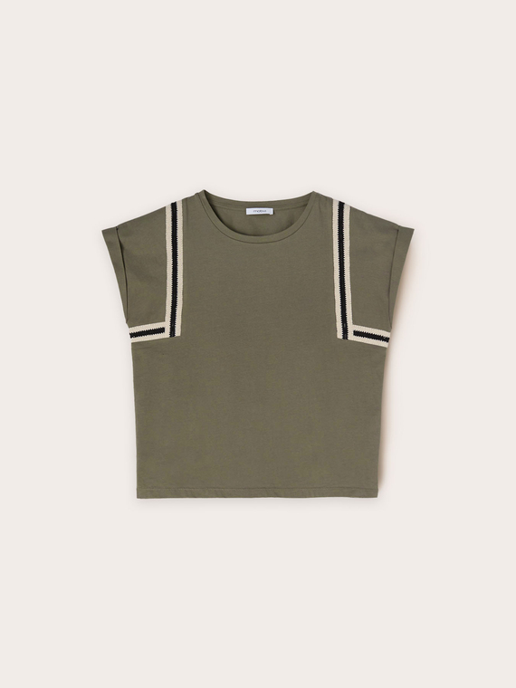 T-shirt con passamaneria in crochet