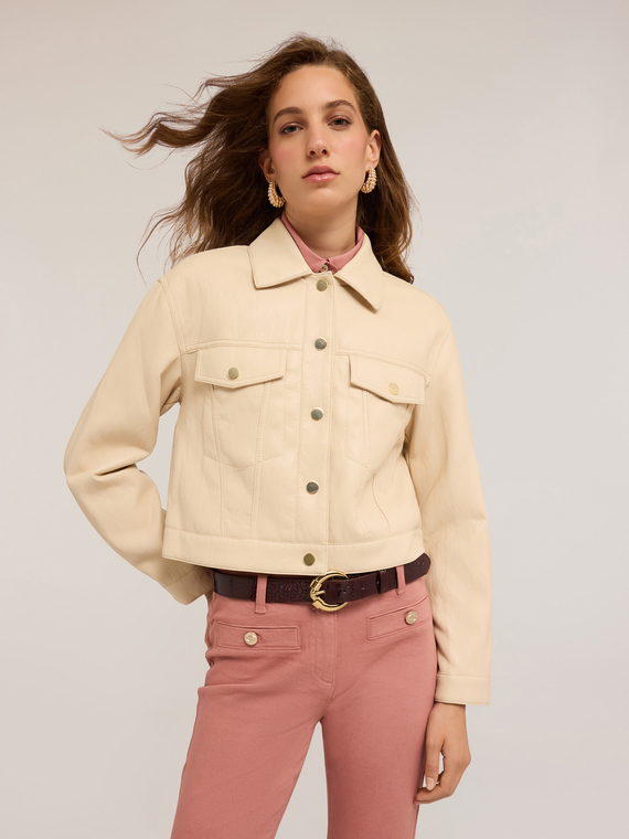 Jacke aus beschichtetem Stoff