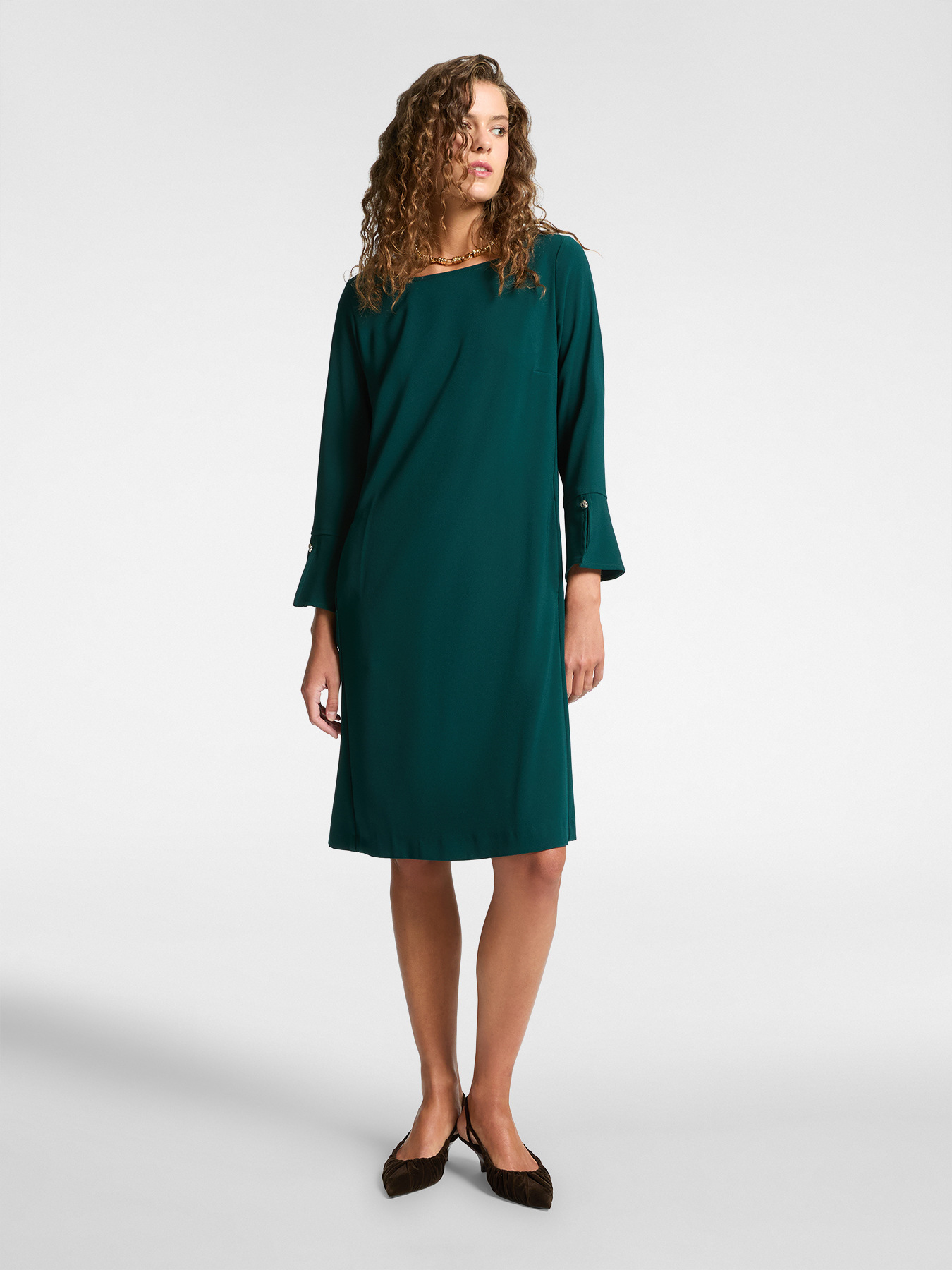 Dress made of cr&ecirc;pe fabric image number 4