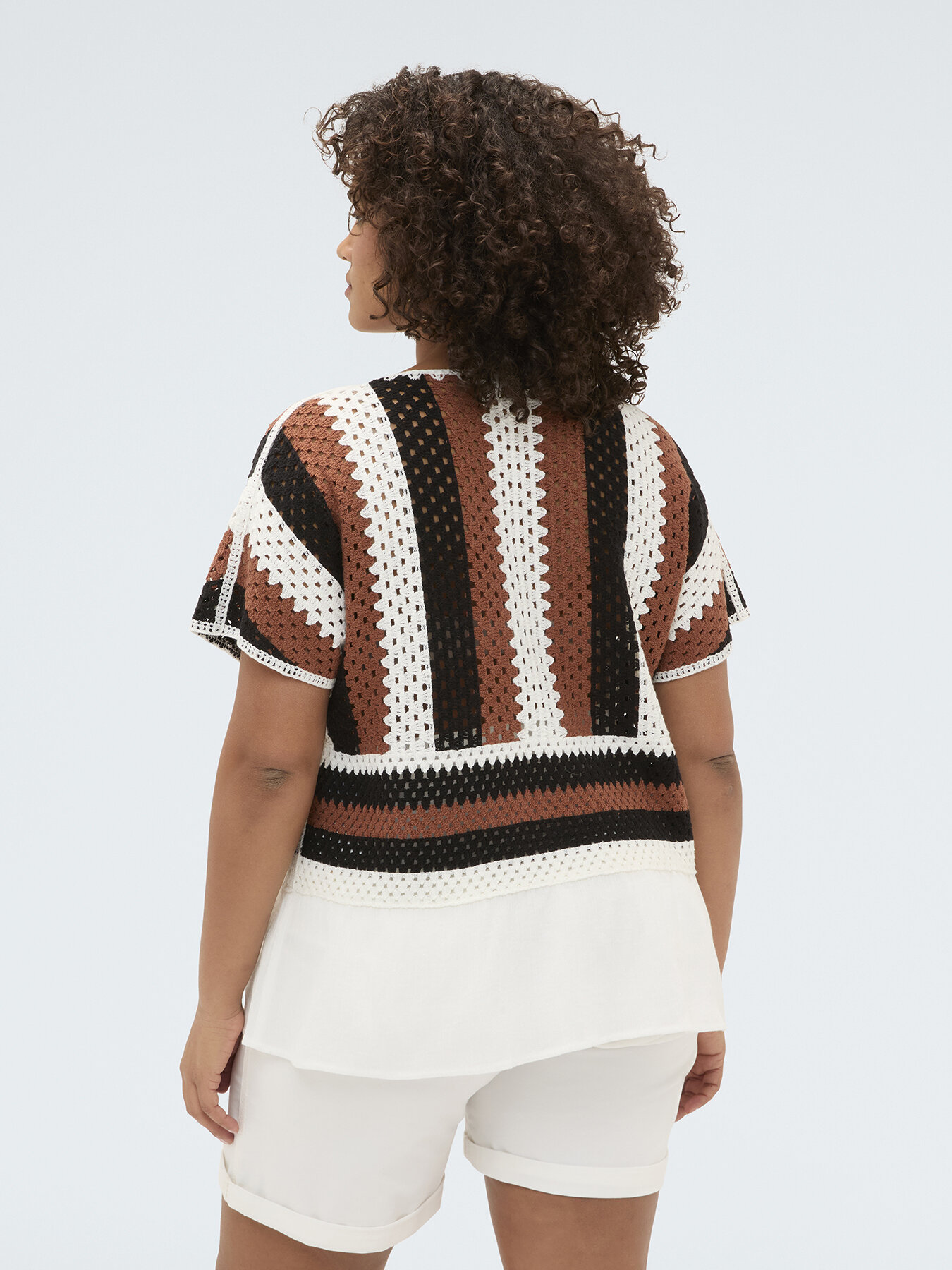 Gestreifter Strickpullover mit Lochmuster image number 1