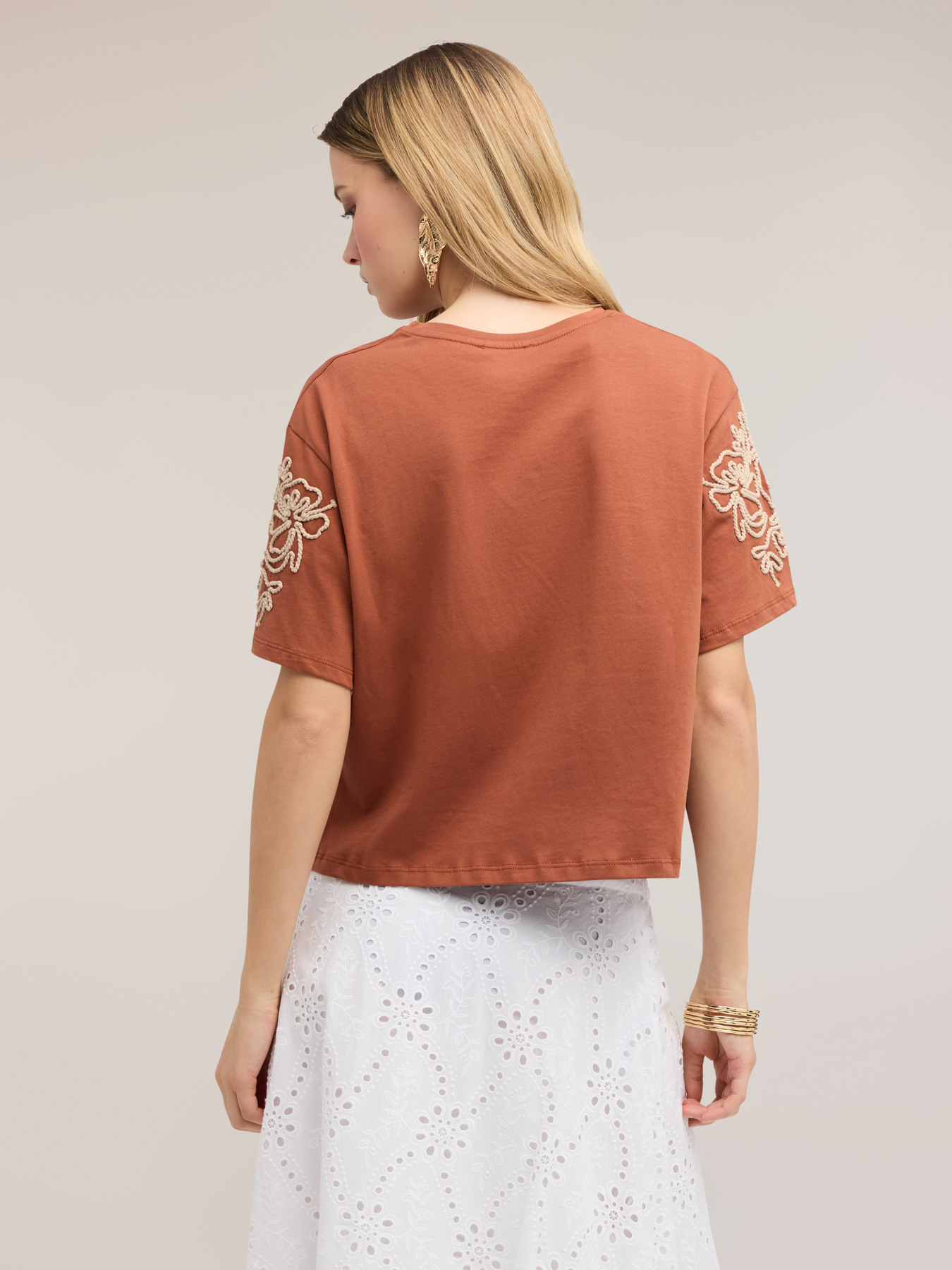 T-shirt en jersey avec broderies florales image number 1