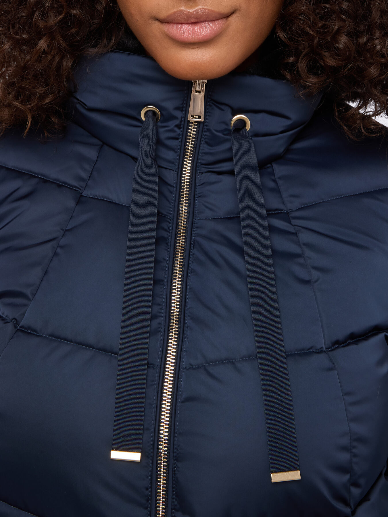 Piumino lungo con cappuccio e inserto peluches image number 3