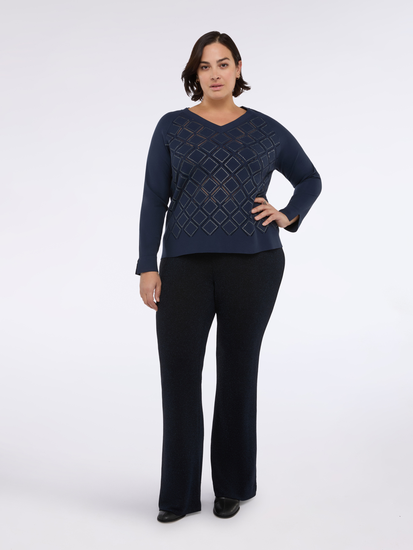 Pull col V avec détail losanges et points lumineux image number 0