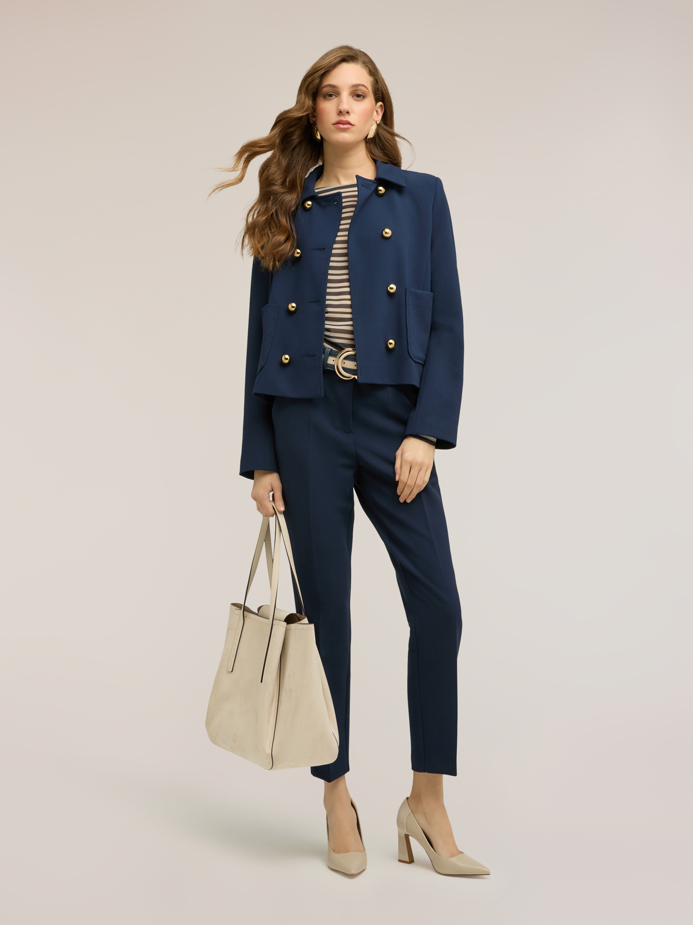 Zweireihige Jacke mit aufgesetzten Taschen image number 2