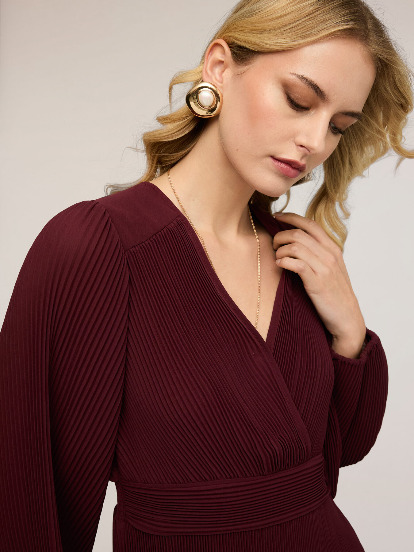 Pleated georgette blouse with V-neck image number 3