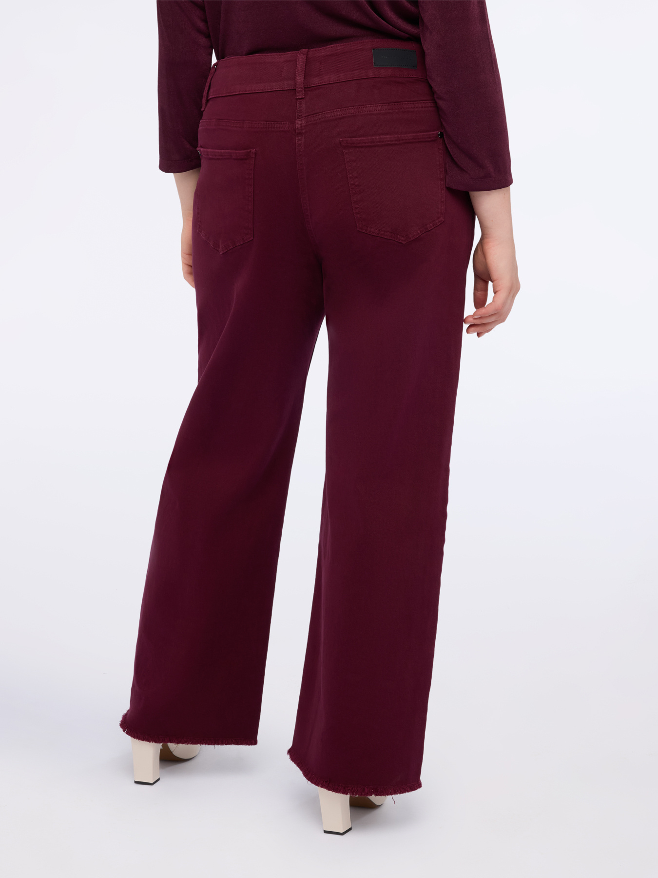 New regular fit jeans in burgundy image number 1