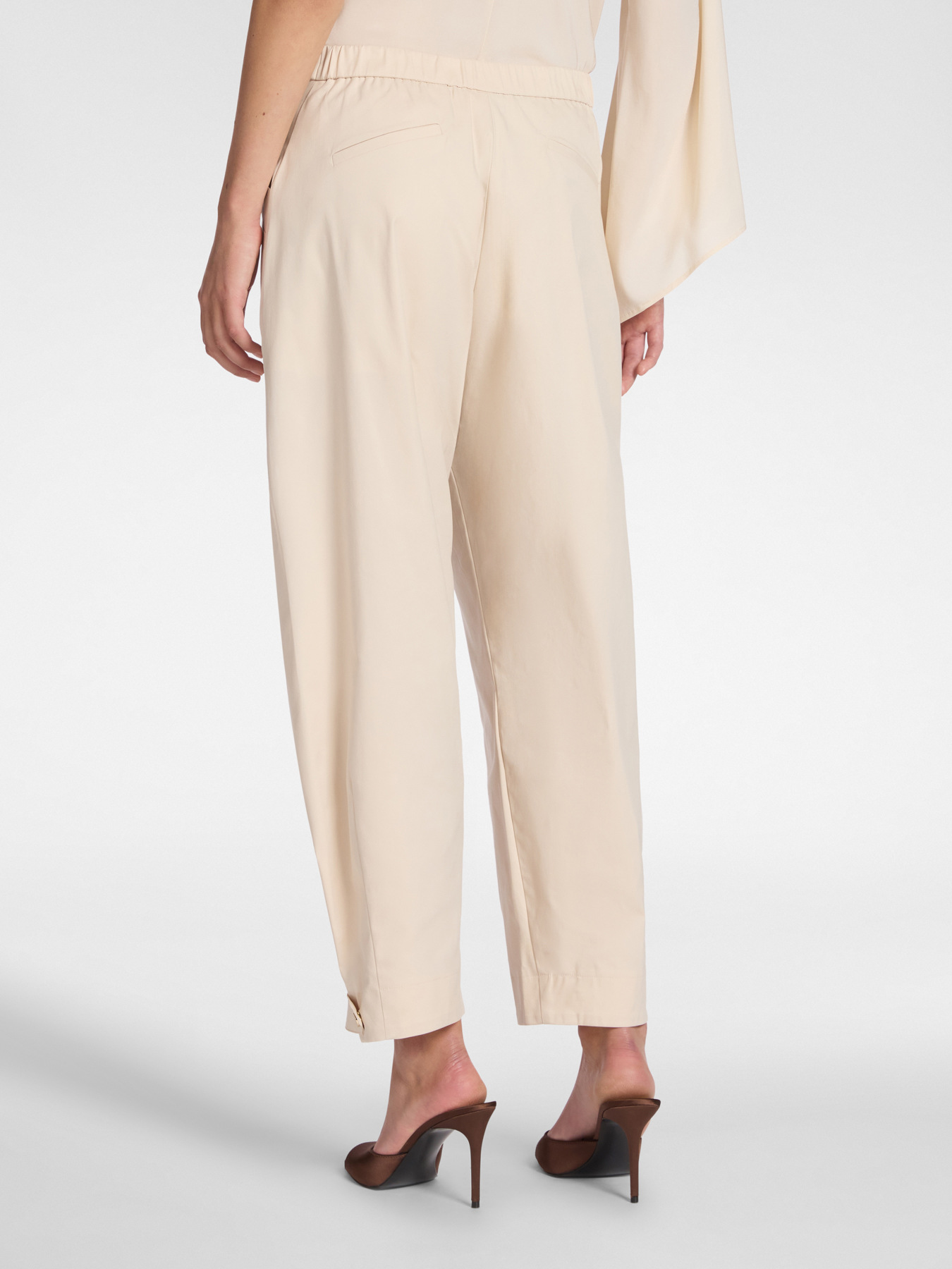 Barrel pants with bottom straps image number 1