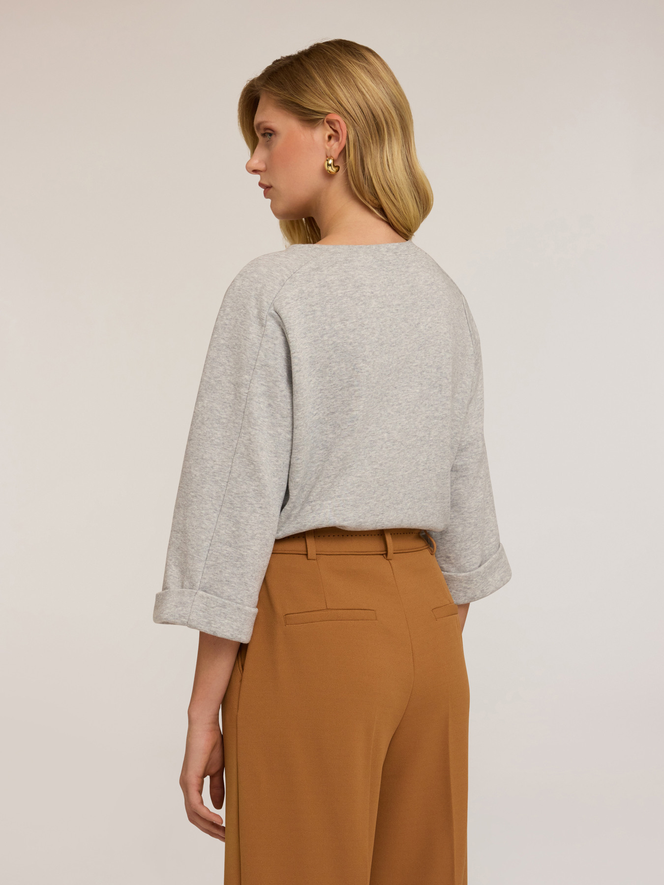 Sudadera bordada image number 1