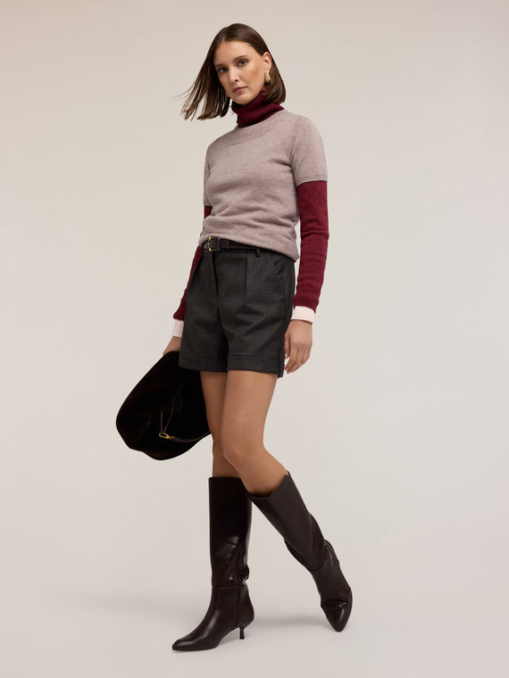Cropped shorts with check pattern