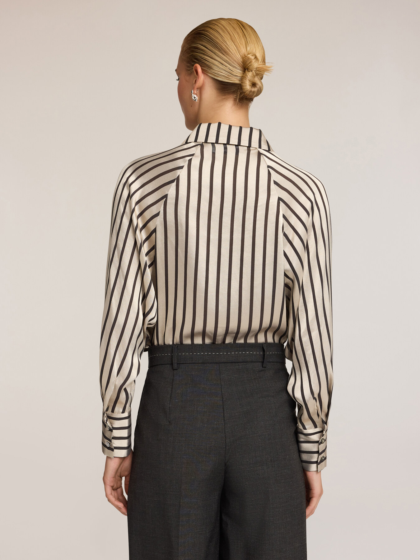 Gestreiftes Hemd mit oversized Ärmeln image number 1