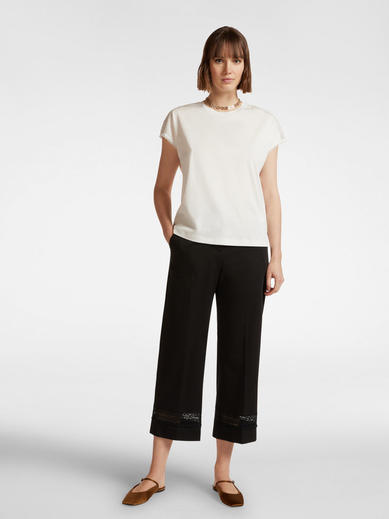 T-shirt with lace insert on the shoulders image number 2