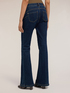 Blaue Flared Jeans im Used-Look image number 5