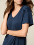 Camiseta de mezcla de modal con escote en V image number 2