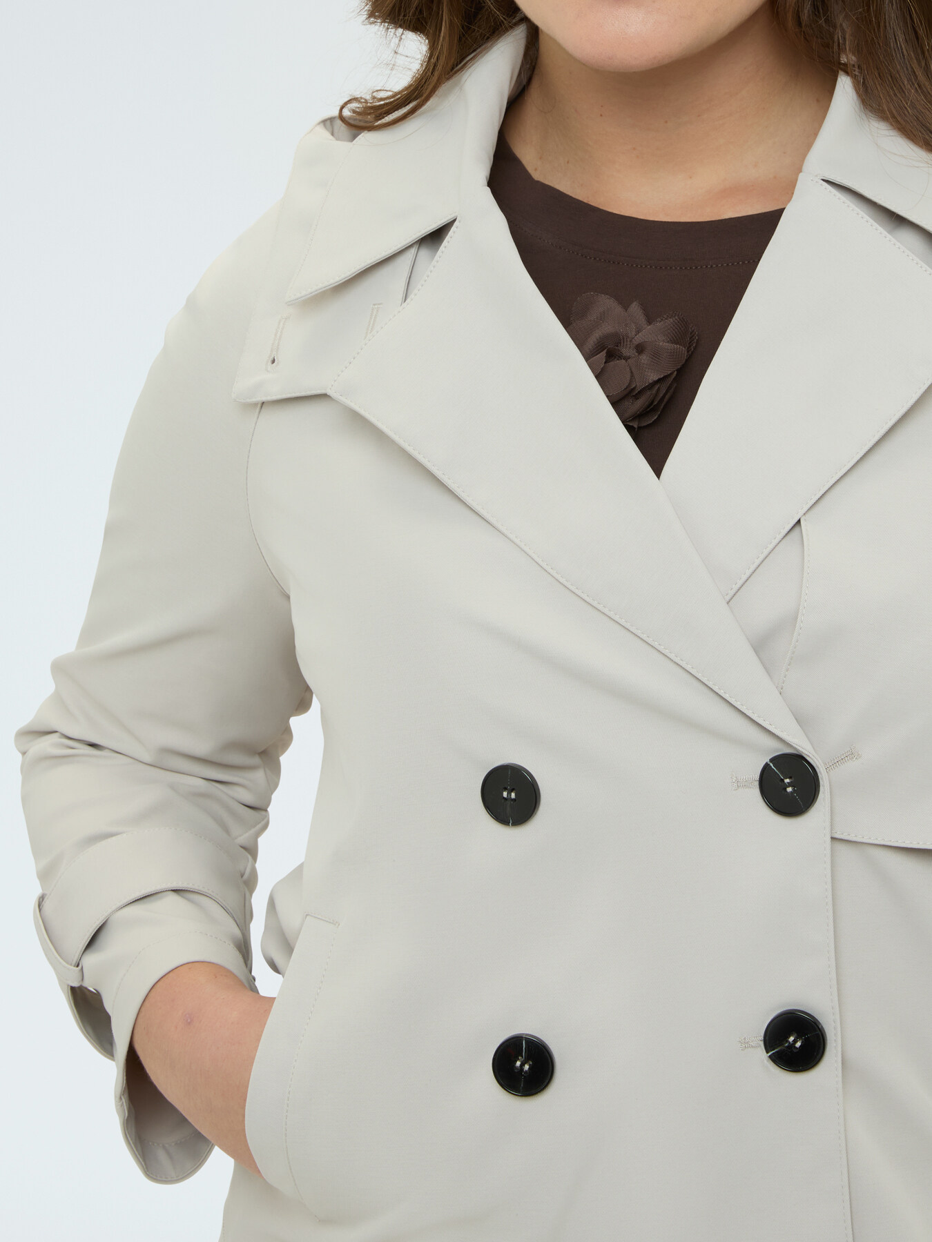 Short double-breasted trench coat image number 3