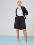Pantaloni bermuda in punto Milano image number 4