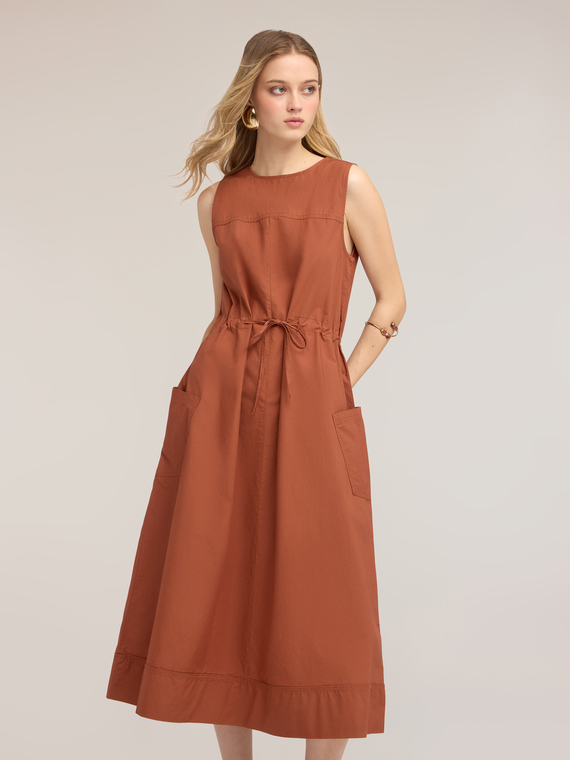 Robe &agrave; coulisse en popeline