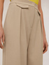 Pantalon large plissé avec motif de poches image number 3