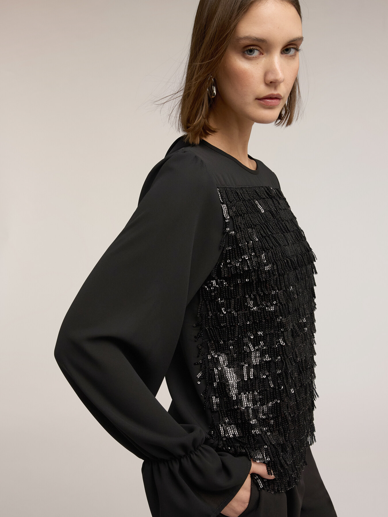 Blusa in georgette e ricamo di paillettes image number 4