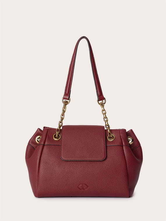 Bolso de hombro con cadena dorada
