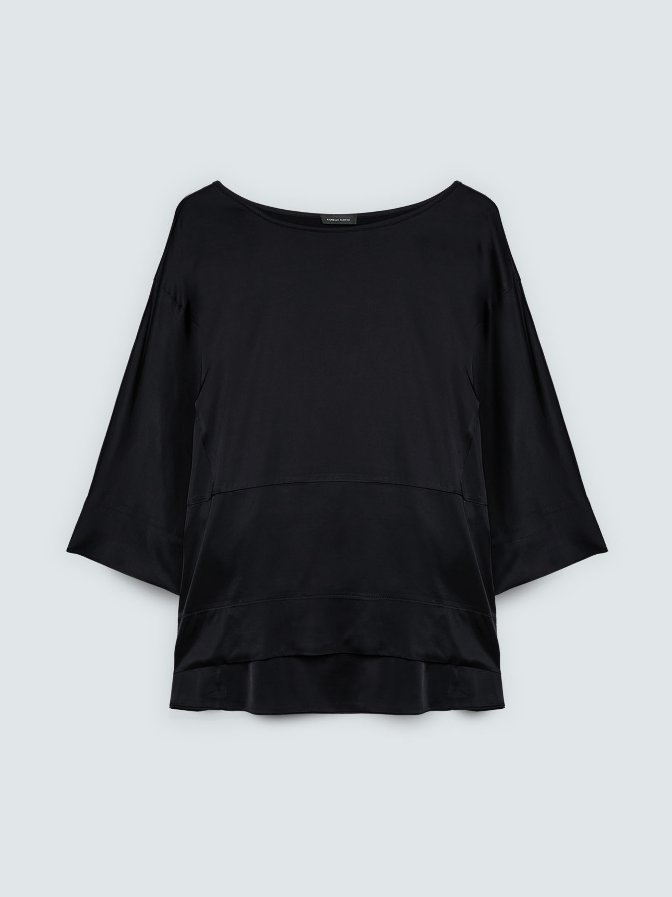 Blusa in raso con scollo a barchetta image number 4