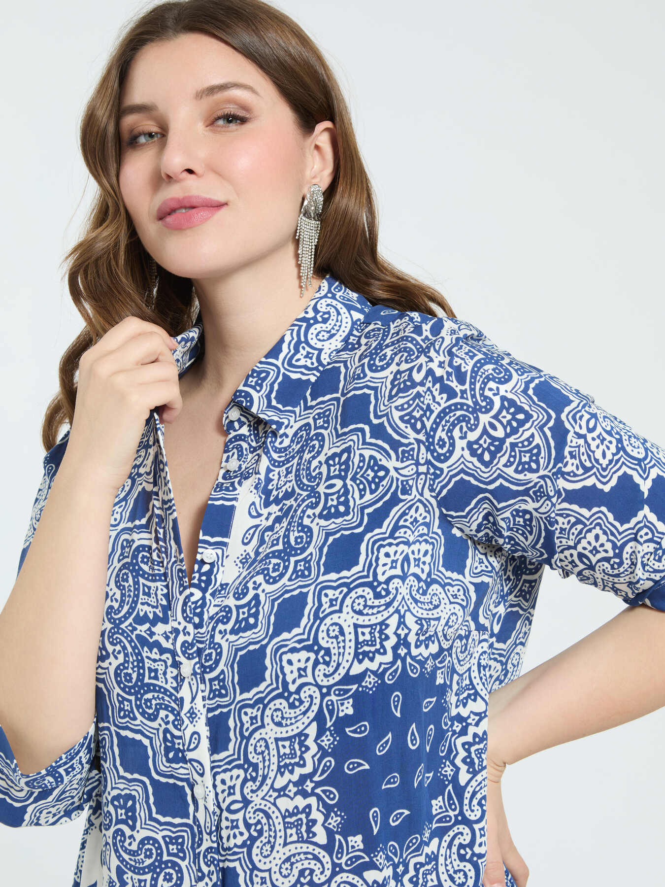 Hemdblusenkleid mit Bandana-Print image number 2