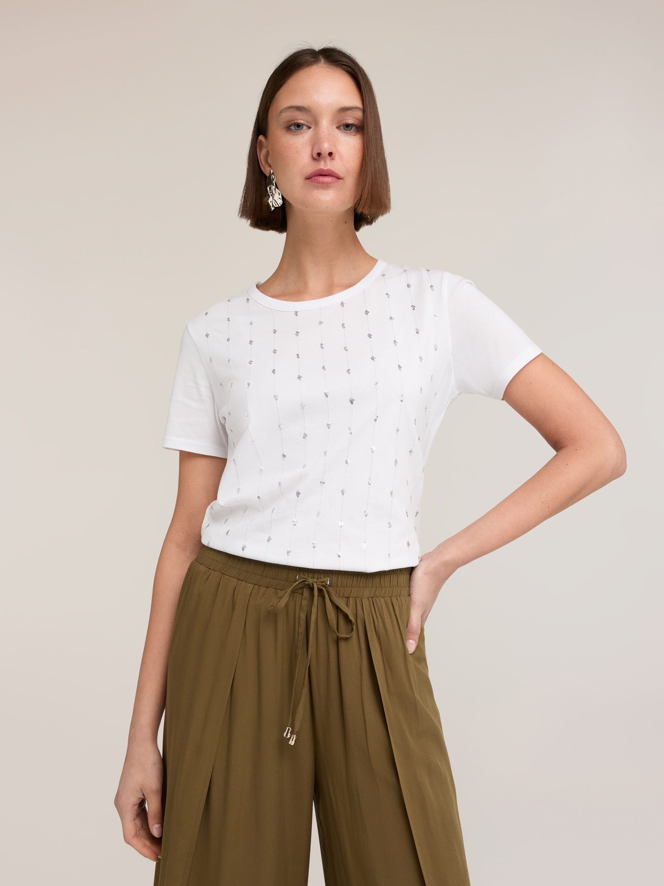 Tricou cu broderie din paiete image number 2