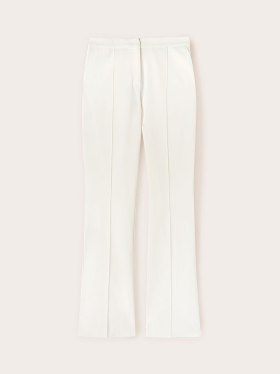 Pantaloni flare con piega stirata