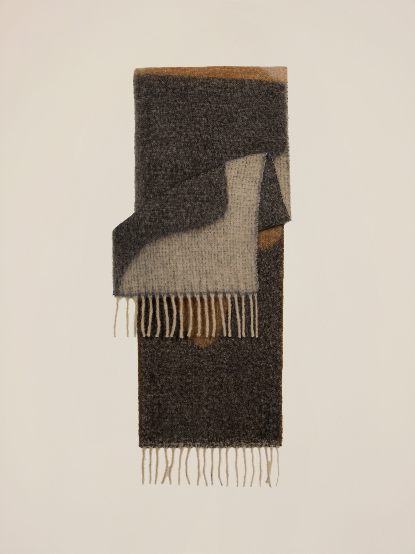 Maxi scarf with fringes image number 2