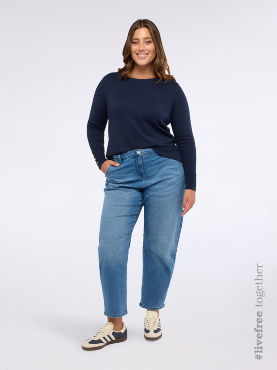 Pull col rond avec boutons aux poignets