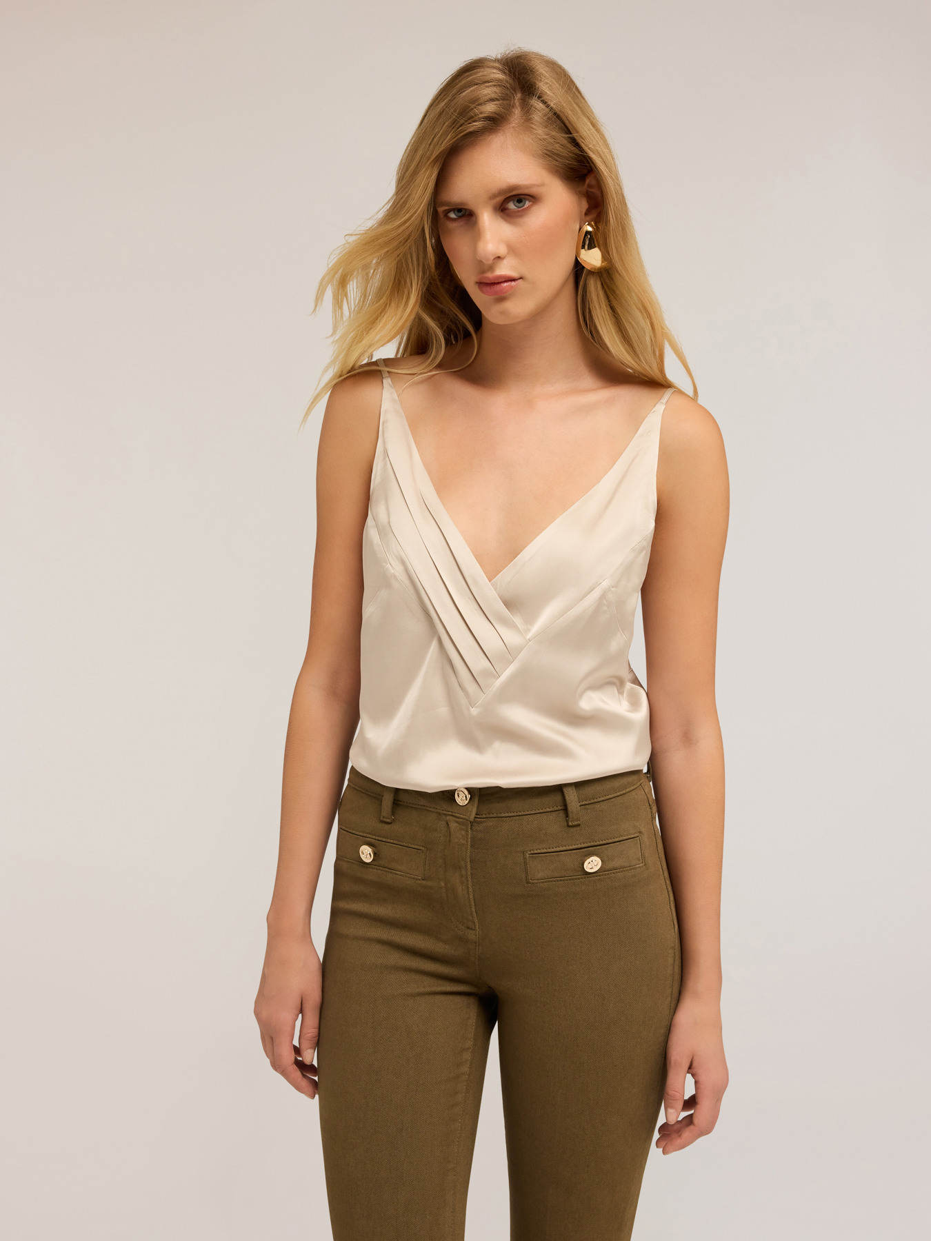 Soft pleated top with border image number 0