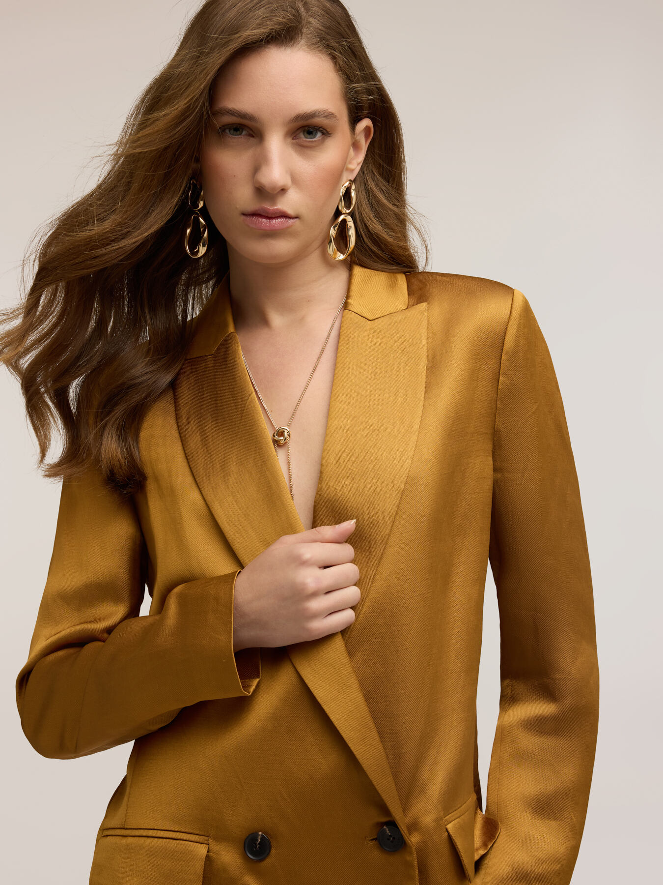 Double-breasted structured jacket in linen blend image number 3