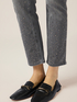 Reguläre Jeans mit dekorativen Nieten image number 2