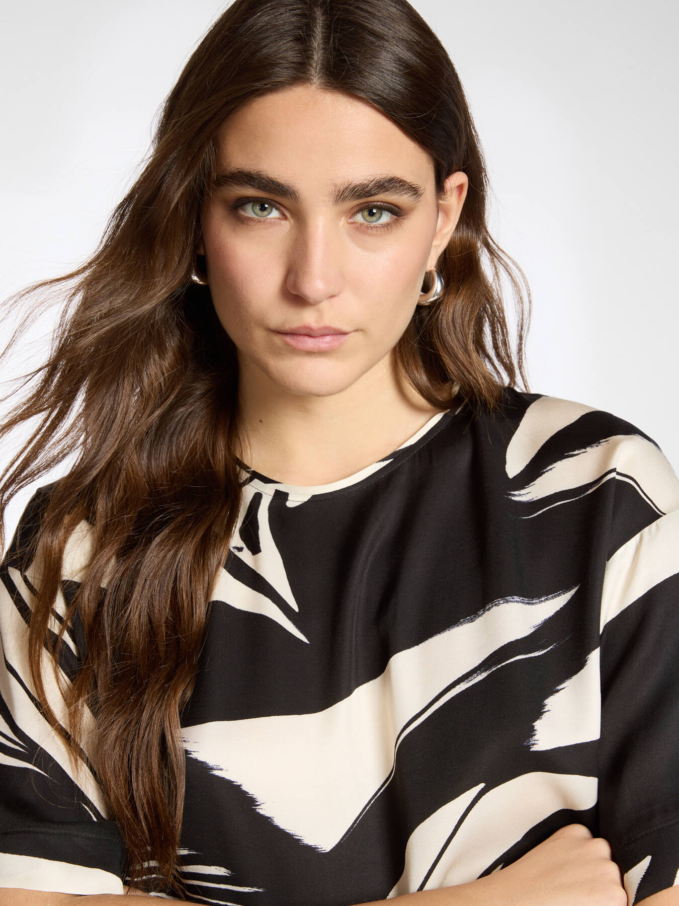 Blouse imprim&eacute;e en twill de viscose image number 3