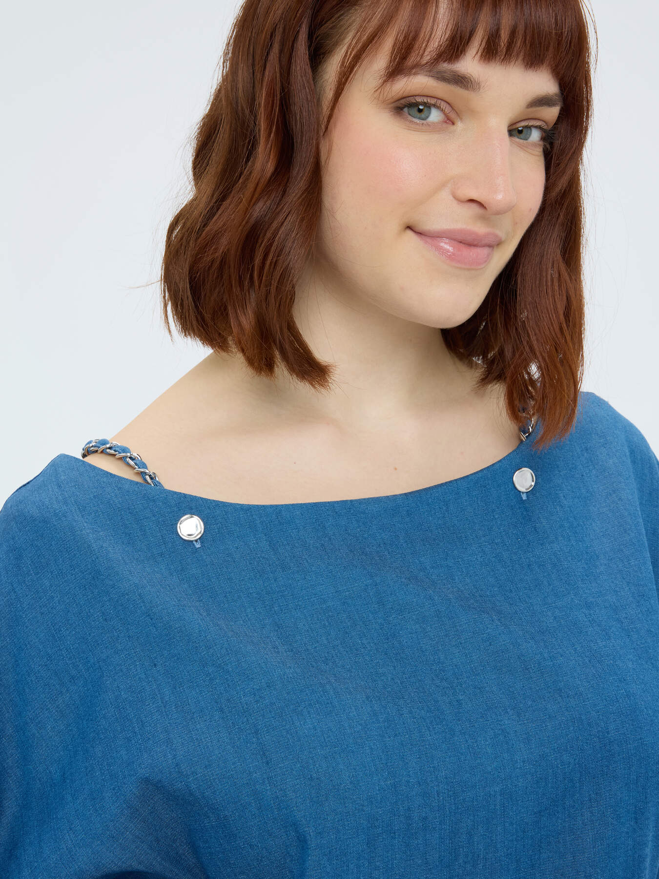 Blusa con scollo a barchetta in tencel image number 4