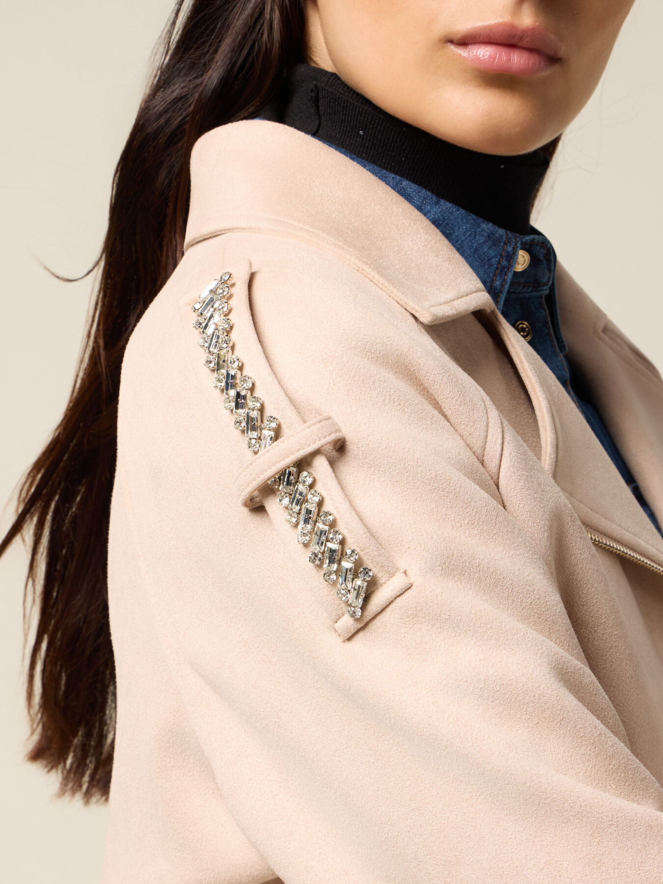 Kurze Jacke mit asymmetrischem Reißverschluss image number 2