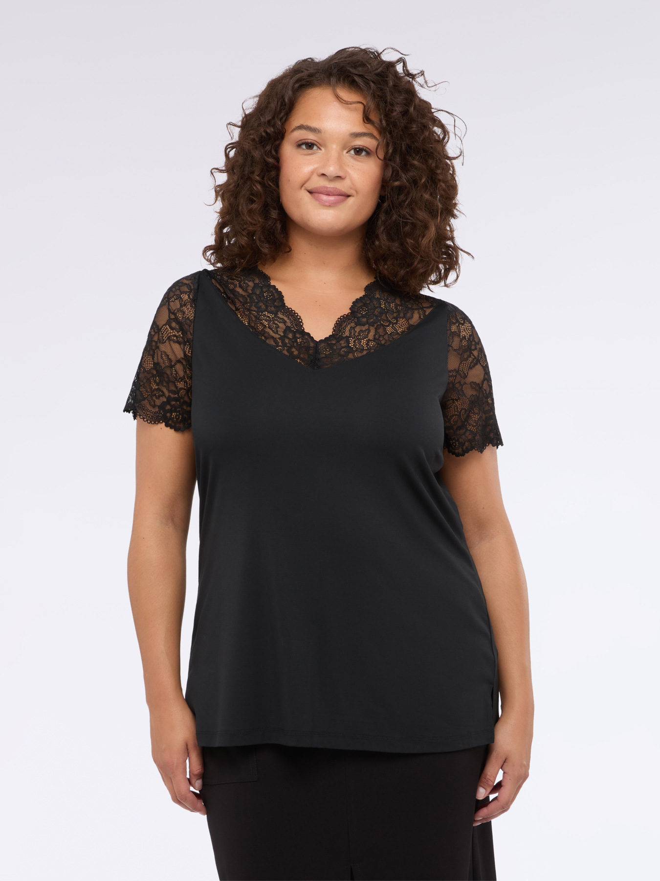 T-shirt avec d&eacute;tails en dentelle image number 0