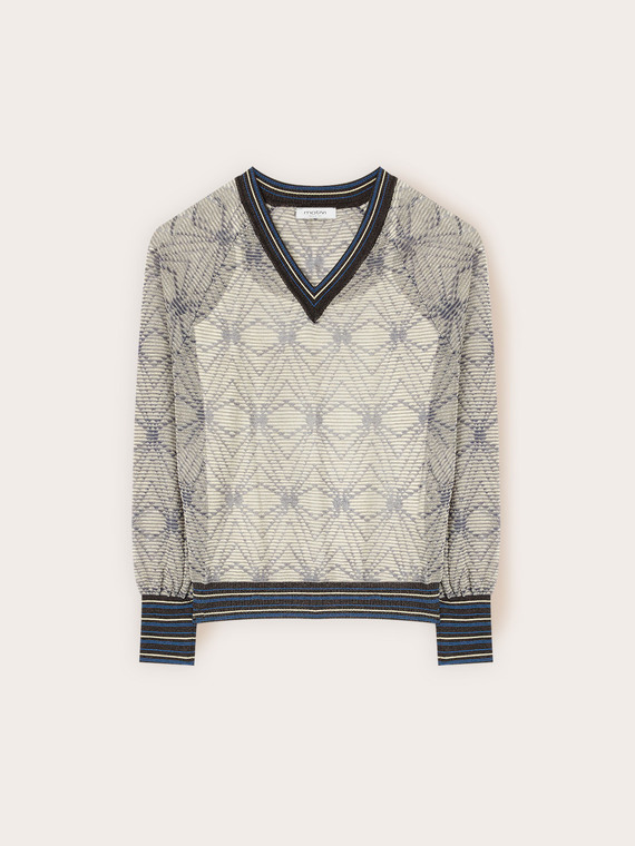 Geometric patterned top