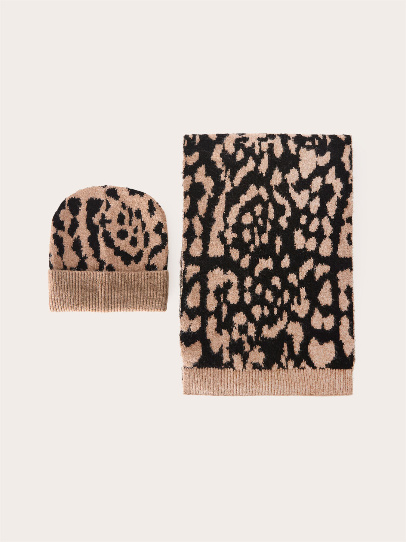 Animal print scarf and hat set image number 1
