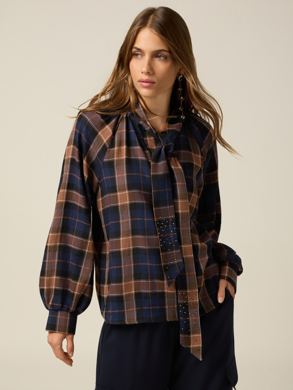 Blusa check con fiocco