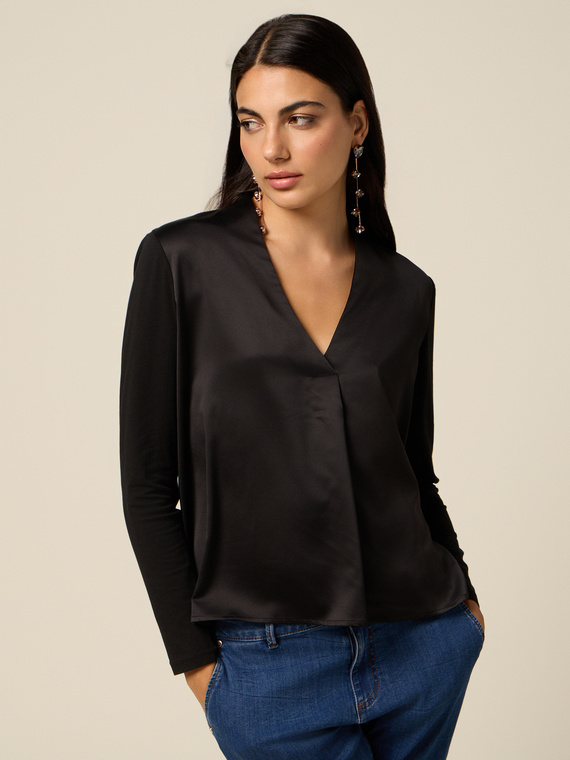 T-shirt bimaterica con scollo a V