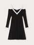 Vestito in maglia con cut out sulle spalle image number 4