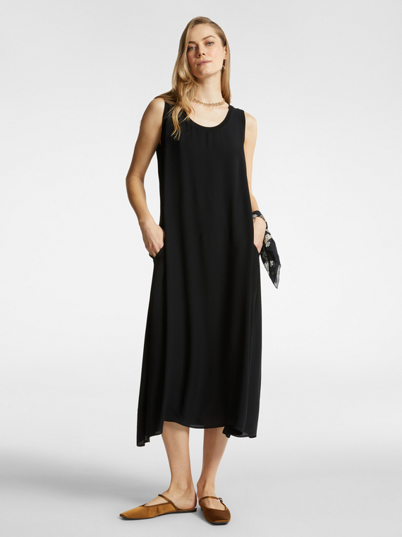 Long dress with ribbed edges