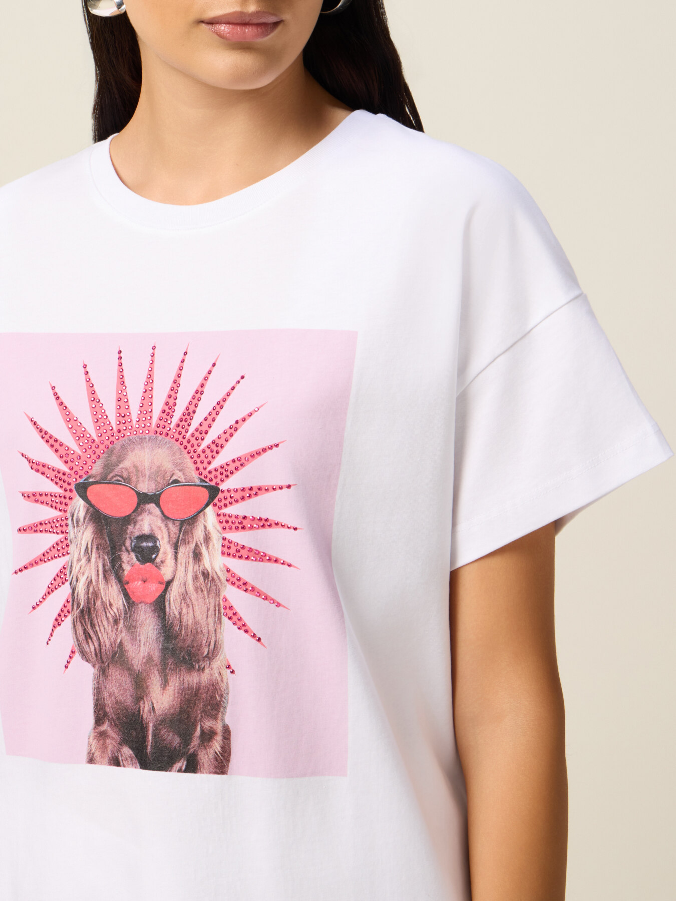 T-shirt in jersey con stampa e applicazioni image number 2