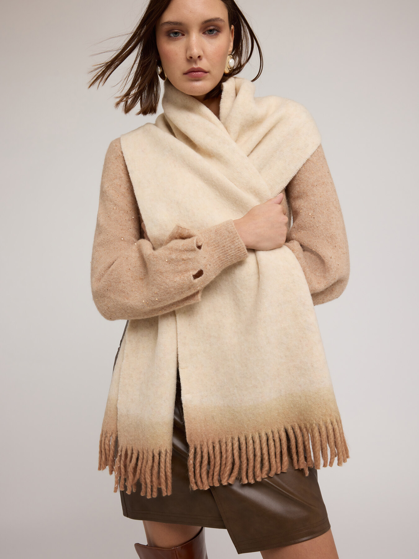 Long gradient scarf with fringes image number 0