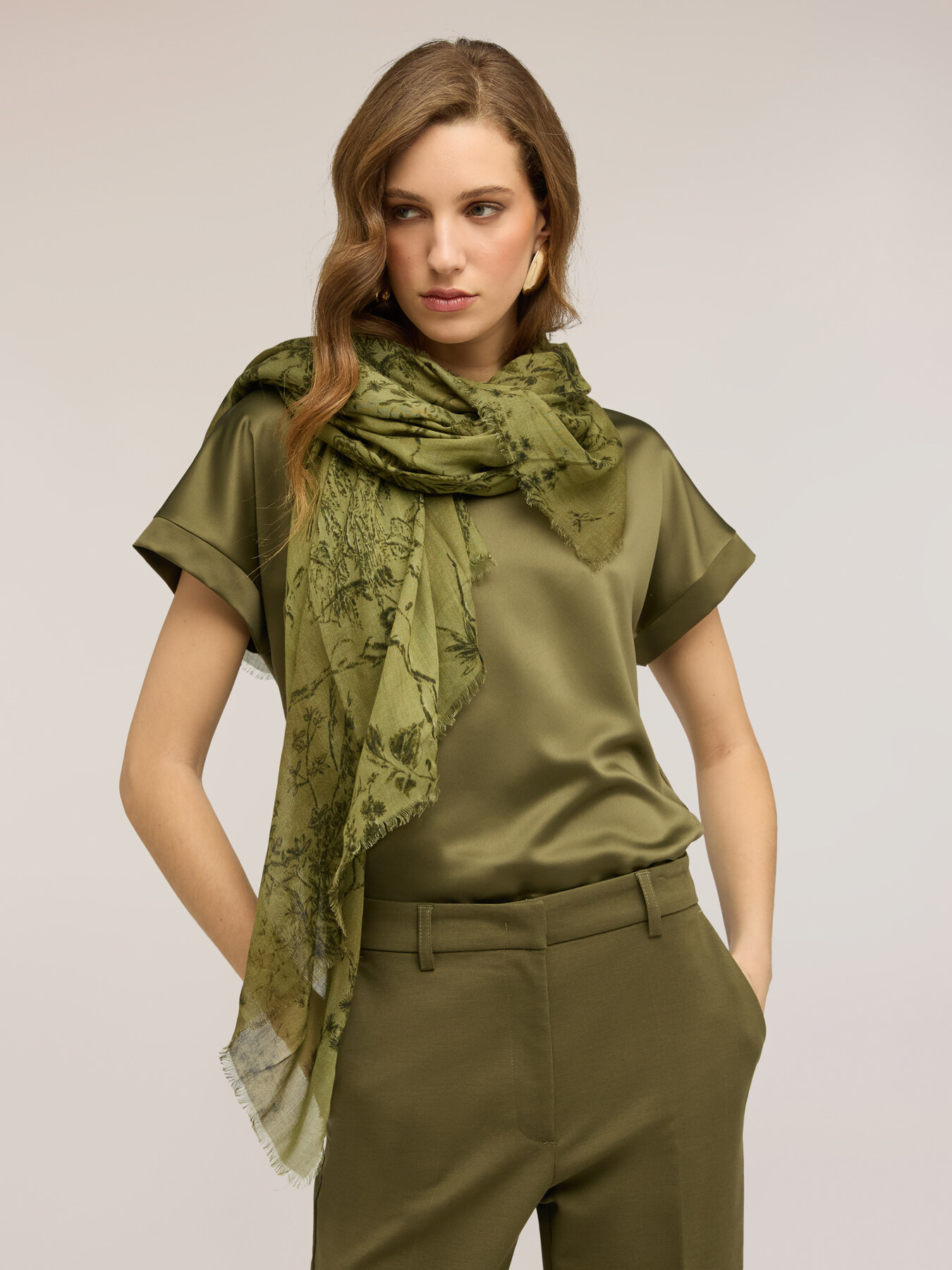 Long scarf with print and fringes image number 0