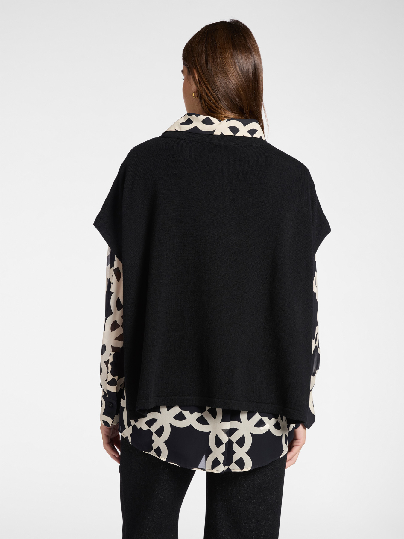 Pure wool cape image number 1