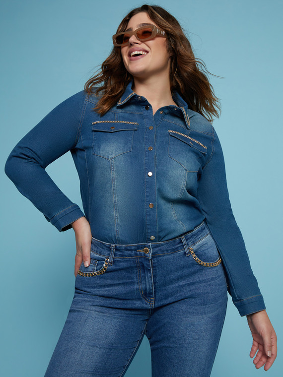 Hemdbluse aus Denim mit Kettendetail