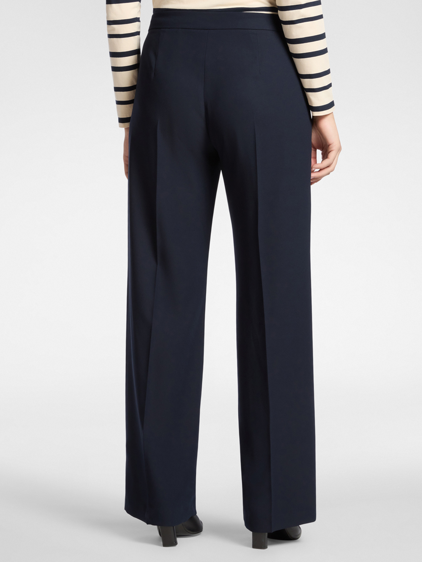 Pantalon en cr&ecirc;pe image number 1