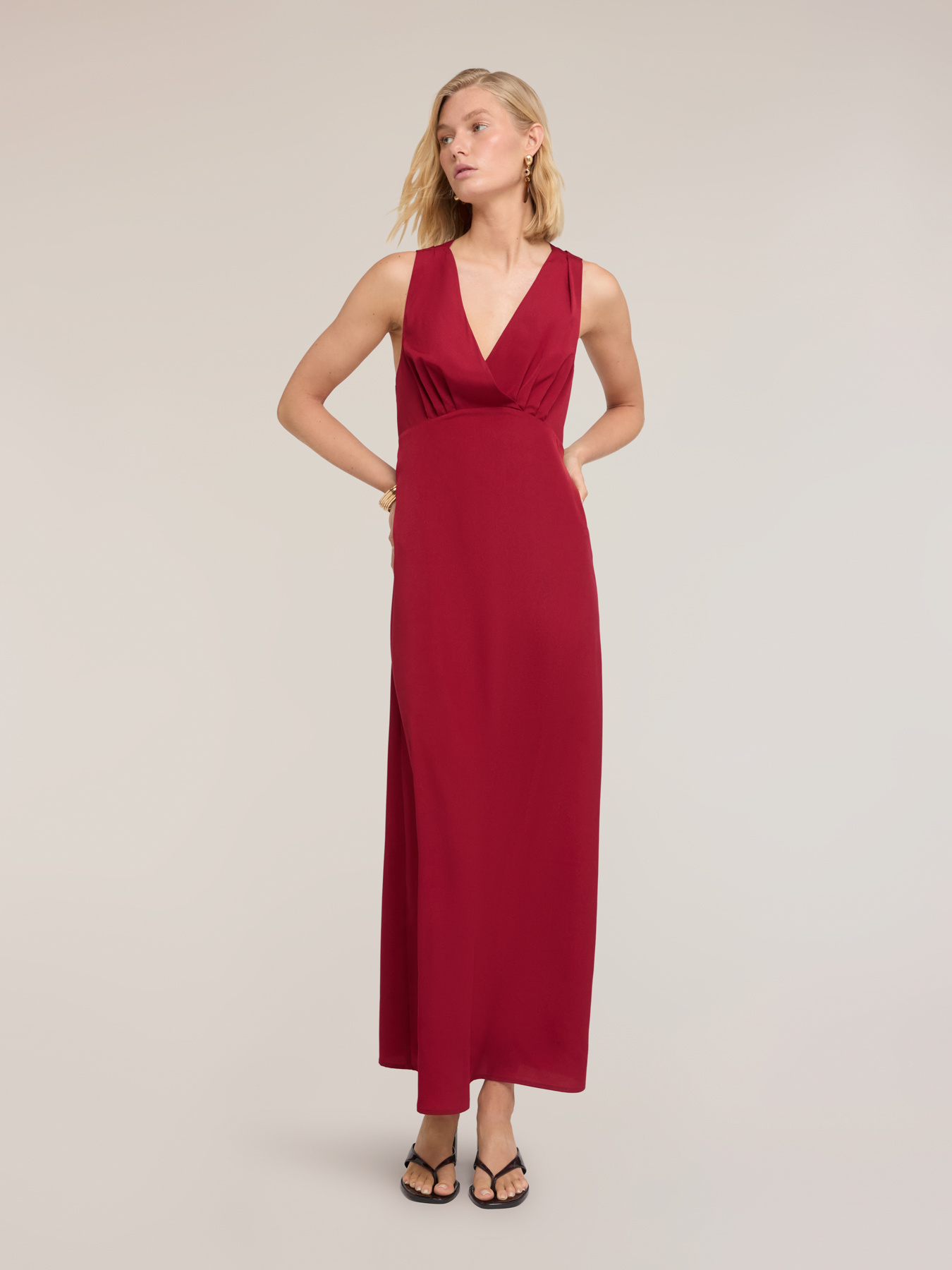 Long cr&ecirc;pe de chine dress with ring image number 2